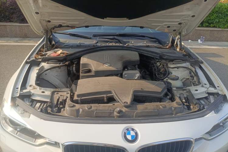 Used BMW 3 Series 2013 320i Sport Edition Engine Bay