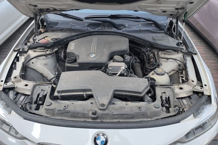 Used BMW 3 Series 2013 320Li Fashion Model Engine Bay