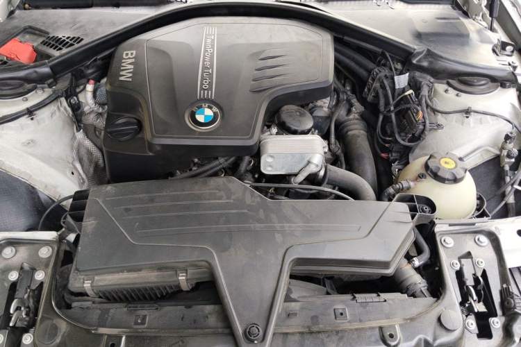 Used BMW 3 Series 2013 320Li Fashion Model Engine Bay