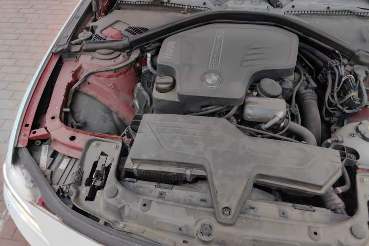 Used BMW 3 Series 2013 320i Sport Design Package Engine Bay Right