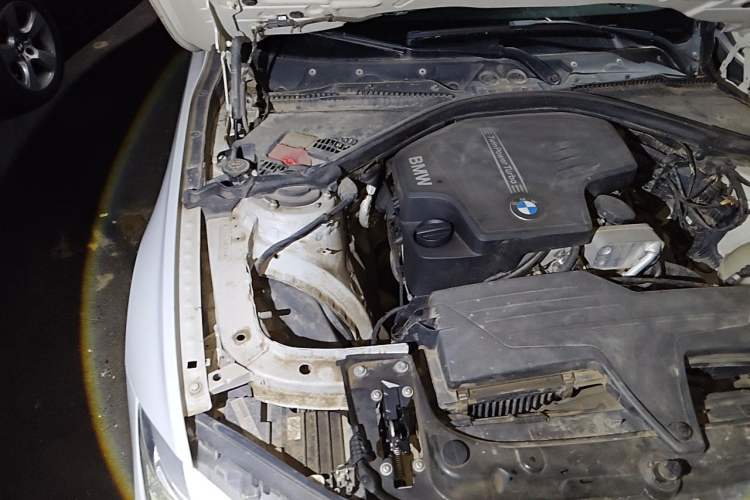 Used BMW 3 Series 2013 320i Sport Edition Engine Bay Right