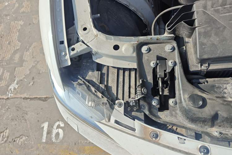 Used BMW 3 Series 2013 328Li Luxury Design Package Engine Bay Right