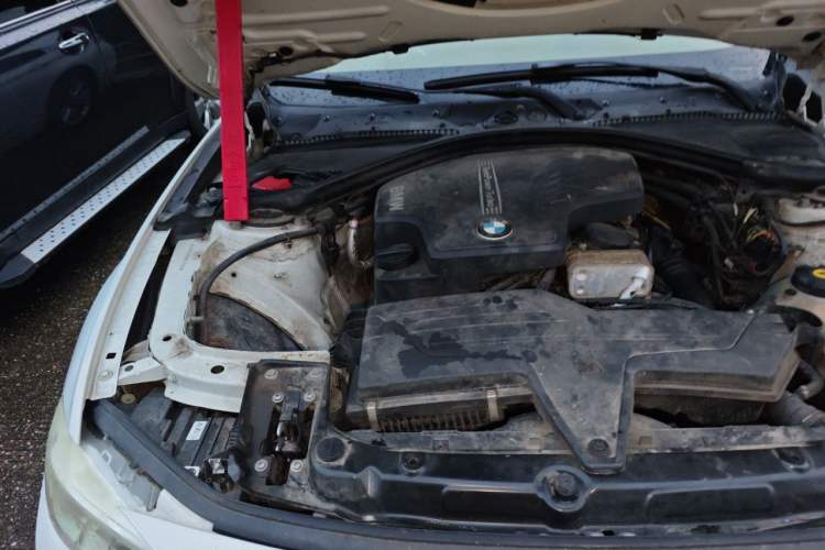 Used BMW 3 Series 2013 320i Sport Edition Engine Bay Right