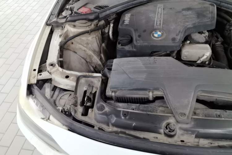 Used BMW 3 Series 2013 320i Active Edition Engine Bay Right