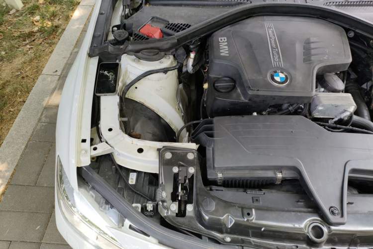 Used BMW 3 Series 2013 328i Sport Design Package Engine Bay Right