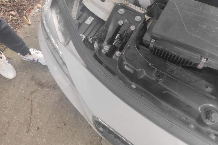 Used BMW 3 Series 2013 320Li Fashion Model Engine Bay Right