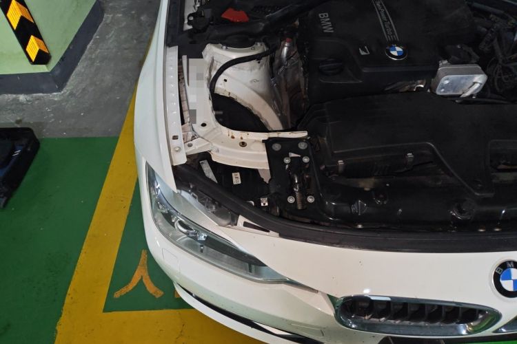 Used BMW 3 Series 2013 328i Sport Design Package Engine Bay Right