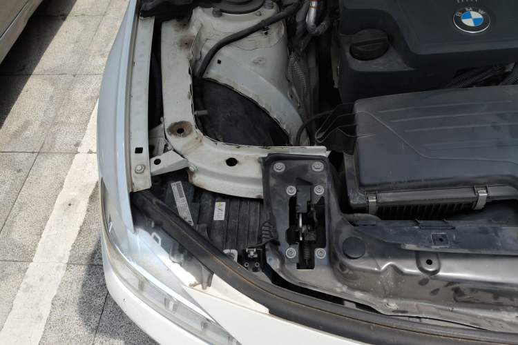 Used BMW 3 Series 2013 320Li Fashion Design Package Engine Bay Right