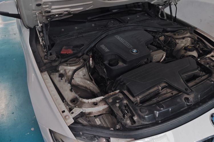Used BMW 3 Series 2013 320i Sport Edition Engine Bay Right