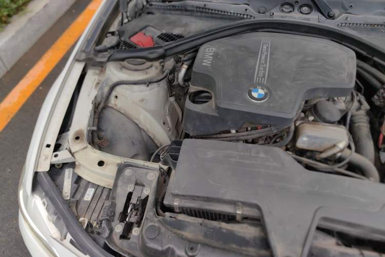 Used BMW 3 Series 2013 Restyled 320i Sport Design Package Engine Bay Right