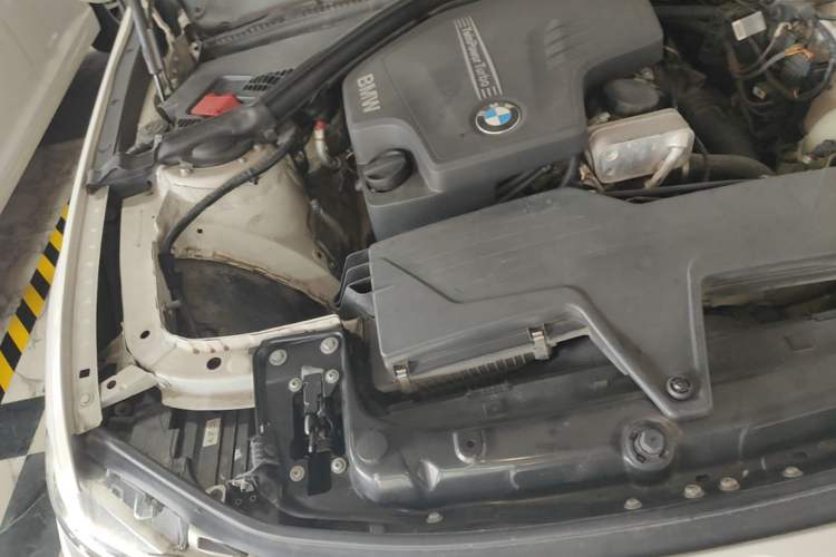 Used BMW 3 Series 2013 320i Sport Edition Engine Bay Right
