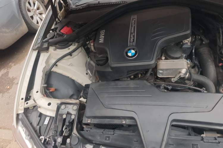 Used BMW 3 Series 2013 320i Sport Edition Engine Bay Right
