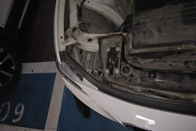 Used BMW 3 Series 2013 320i Sport Design Package Engine Bay Right