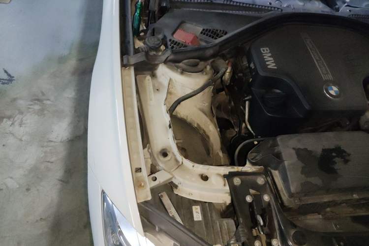 Used BMW 3 Series 2013 320i Sport Edition Engine Bay Right