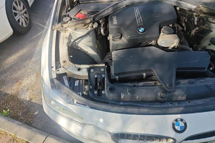 Used BMW 3 Series 2013 Facelifted 328i Sport Design Package Engine Bay Right