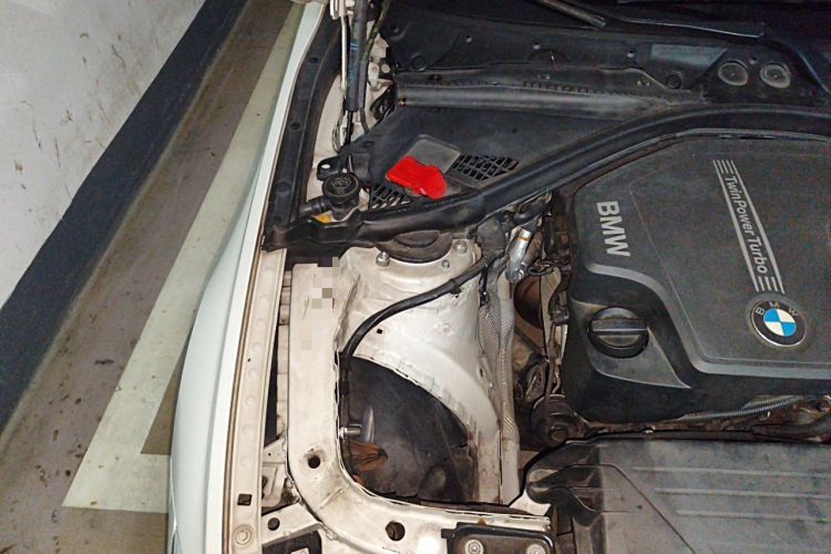 Used BMW 3 Series 2013 320i Sport Edition Engine Bay Right