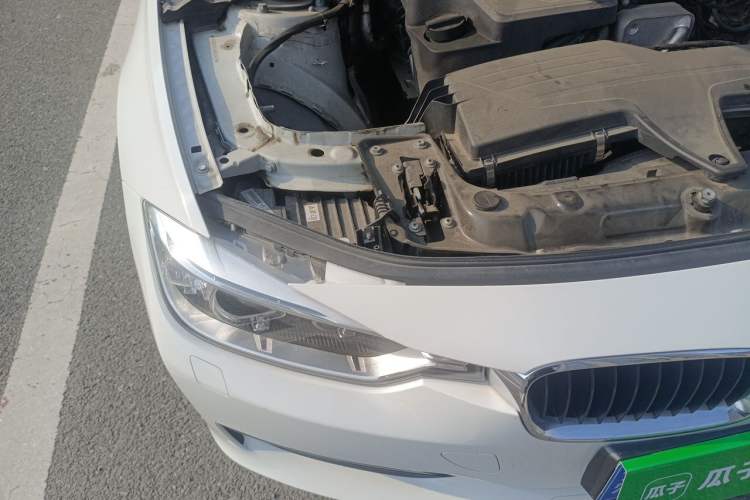 Used BMW 3 Series 2013 320i Sport Edition Engine Bay Right