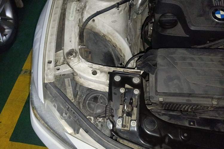 Used BMW 3 Series 2013 320i Active Edition Engine Bay Right