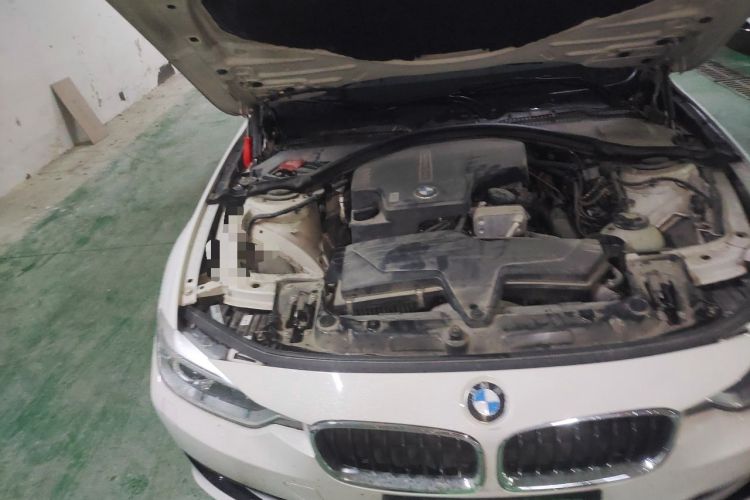Used BMW 3 Series 2013 320i Sport Design Package Engine Bay Right