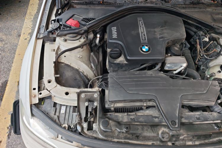 Used BMW 3 Series 2013 Restyled 320i Sport Design Package Engine Bay Right