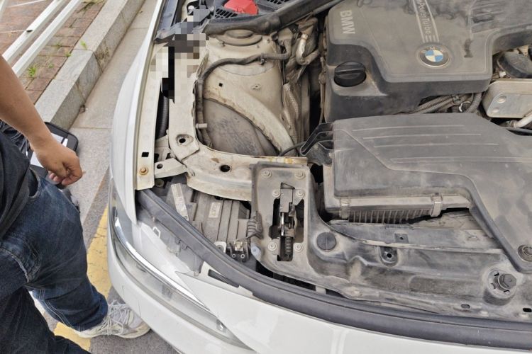Used BMW 3 Series 2013 320i Sport Design Package Engine Bay Right