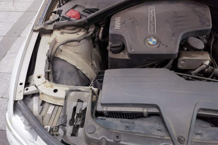 Used BMW 3 Series 2013 Restyled 320i Sport Design Package Engine Bay Right