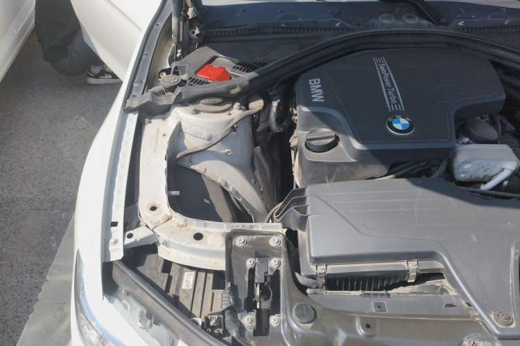 Used BMW 3 Series 2013 Restyled 320i Sport Design Package Engine Bay Right
