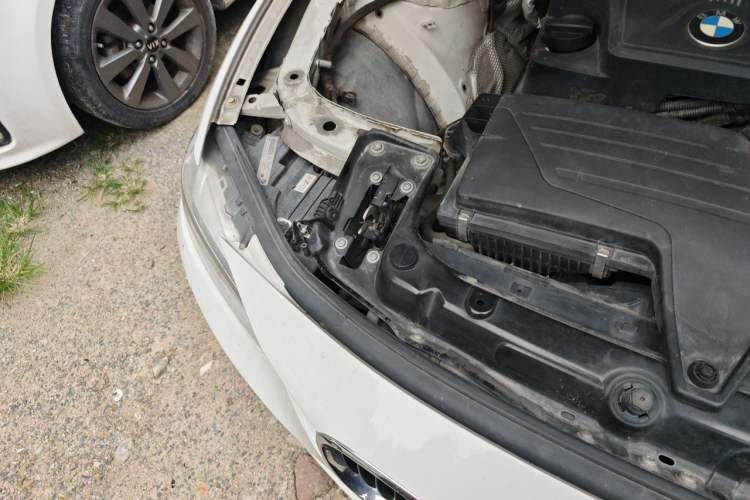 Used BMW 3 Series 2013 320i Sport Edition Engine Bay Right
