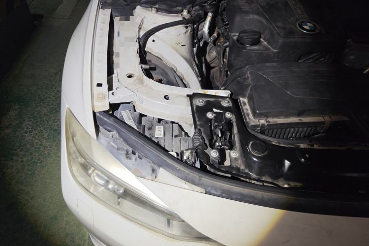 Used BMW 3 Series 2013 320i Sport Edition Engine Bay Right