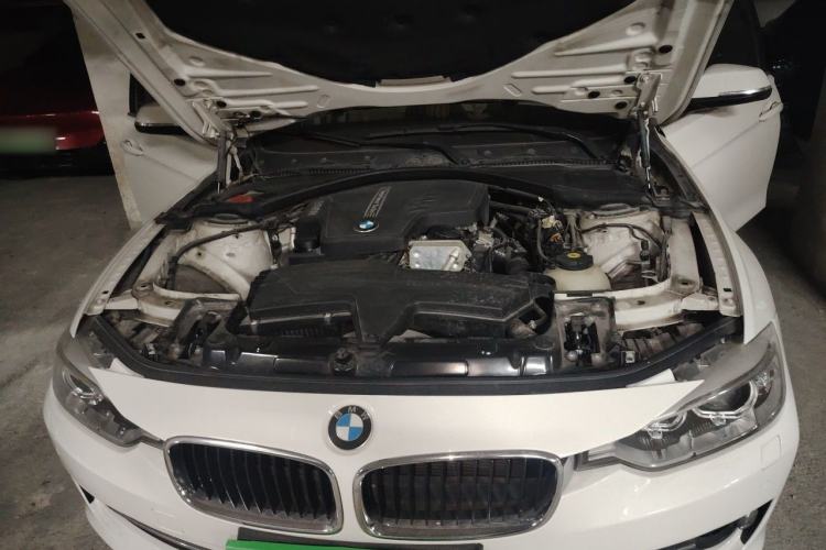 Used BMW 3 Series 2013 320Li Fashion Model Engine Bay