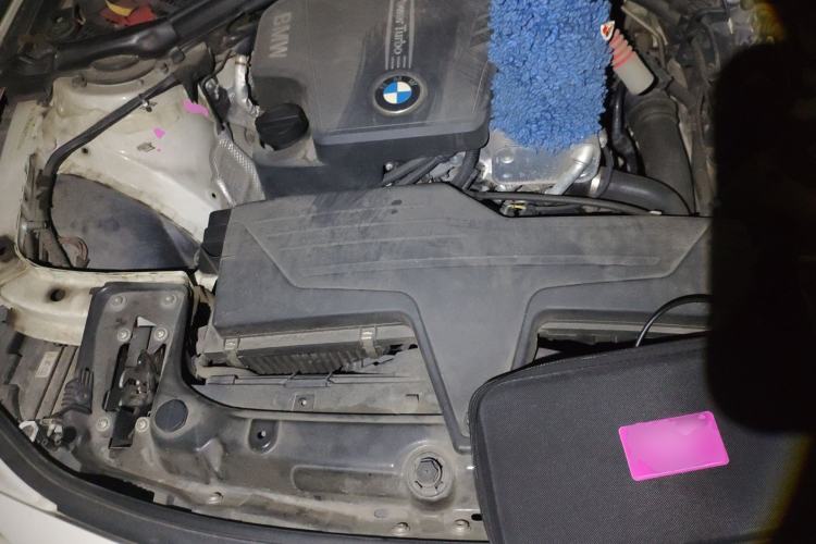 Used BMW 3 Series 2013 320Li Fashion Model Engine Bay