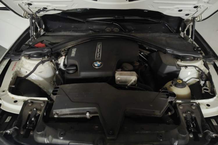 Used BMW 3 Series 2013 320Li Fashion Model Engine Bay