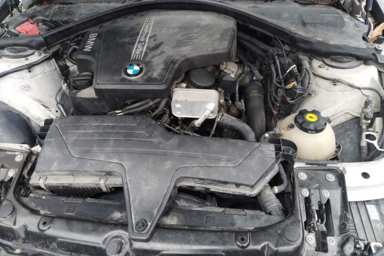 Used BMW 3 Series 2013 320Li Fashion Model Engine Bay