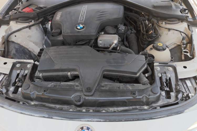 Used BMW 3 Series 2013 320Li Fashion Model Engine Bay