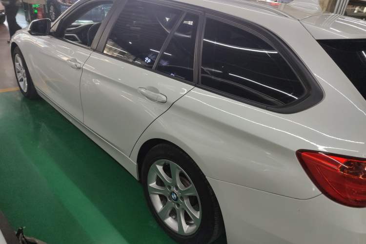 Used BMW 3 Series 2013 320i Sport Touring Edition Exterior 3