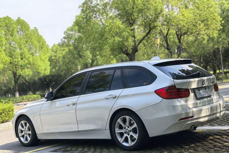 Used BMW 3 Series 2013 320i Sport Touring Edition Exterior 4