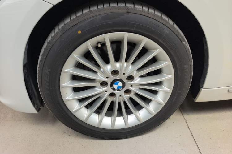 Used BMW 3 Series 2013 320Li Luxury Design Package Exterior 4