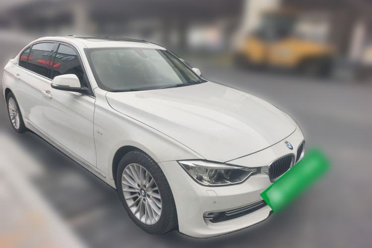 Used BMW 3 Series 2013 320Li Luxury Design Package Front Right 45 Deg
