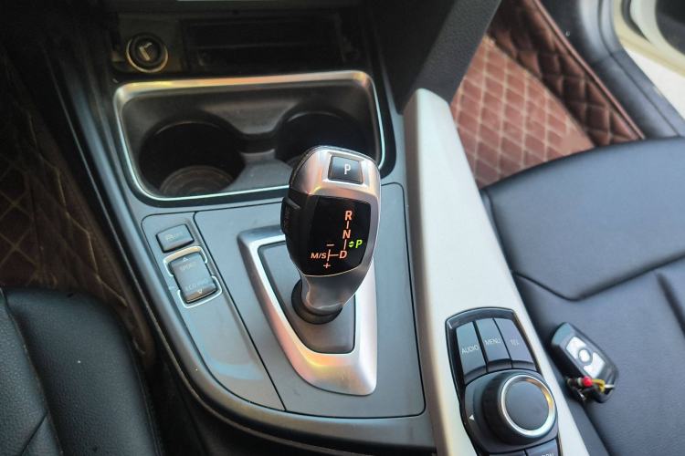 Used BMW 3 Series 2013 320i Sport Touring Edition Gear Lever