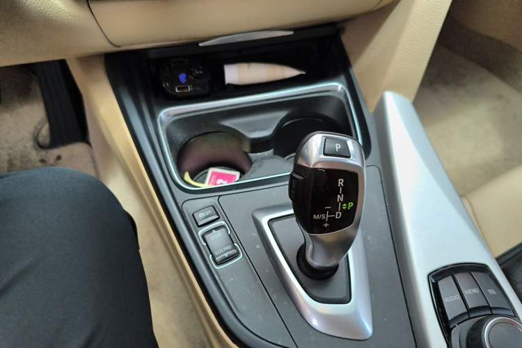 Used BMW 3 Series 2013 320i Active Edition Gear Lever
