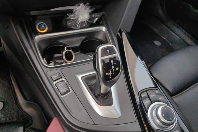 Used BMW 3 Series 2013 320i Sport Design Package Gear Lever