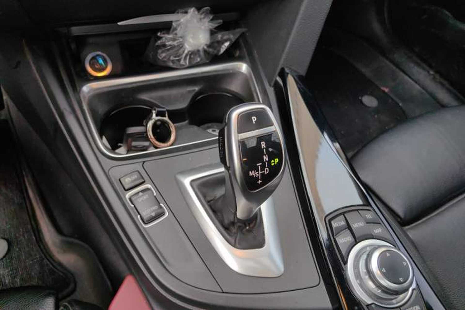 Used BMW 3 Series 2013 320i Sport Design Package Gear Lever