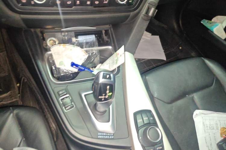 Used BMW 3 Series 2013 320i Sport Edition Gear Lever