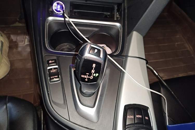 Used BMW 3 Series 2013 320i Sport Edition Gear Lever