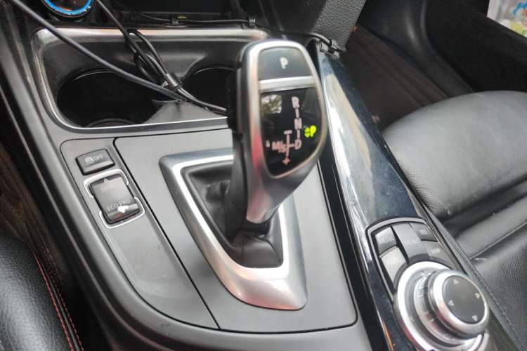 Used BMW 3 Series 2013 320i Sport Design Package Gear Lever