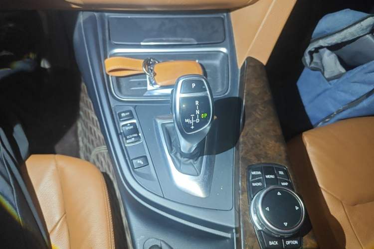 Used BMW 3 Series 2013 320Li Fashion Design Package Gear Lever