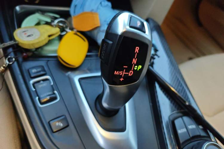 Used BMW 3 Series 2013 320i Sport Edition Gear Lever