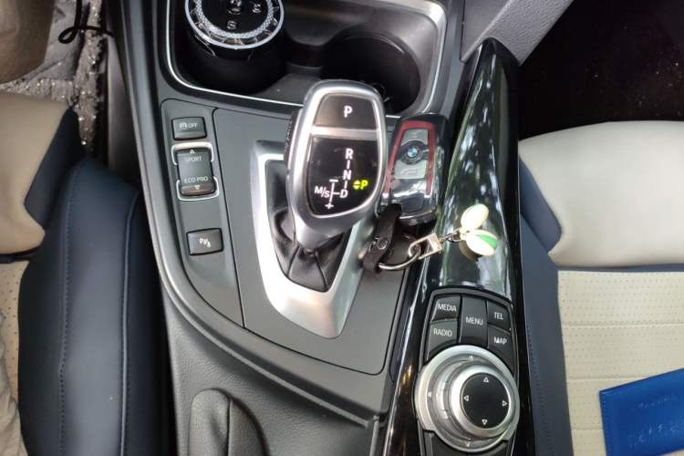 Used BMW 3 Series 2013 328i Sport Design Package Gear Lever