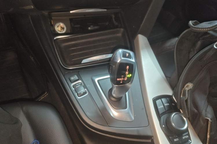 Used BMW 3 Series 2013 320i Sport Edition Gear Lever