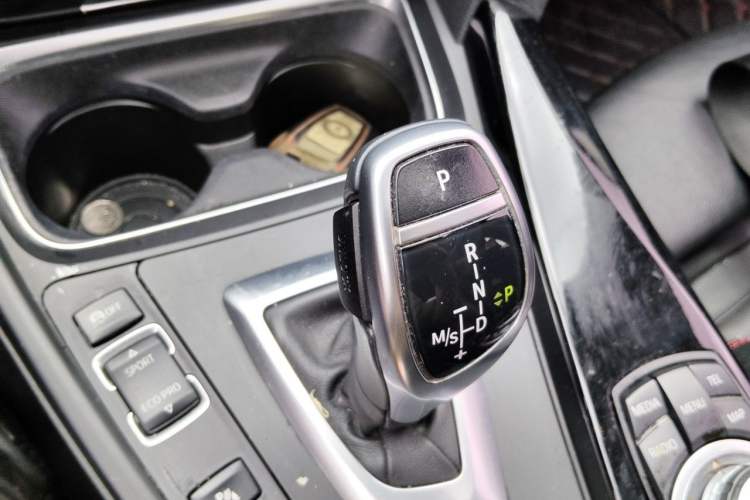 Used BMW 3 Series 2013 328i Sport Design Package Gear Lever